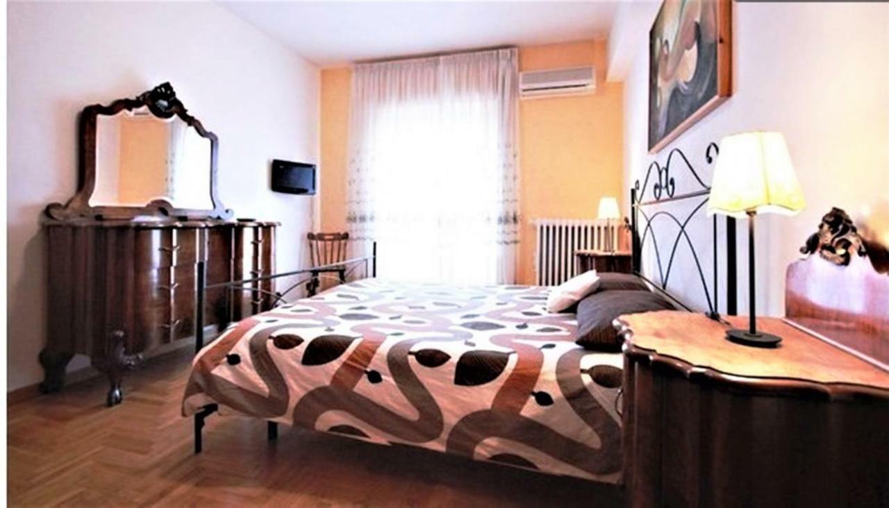 Julias Domus, T Apartment, Metro C Rome Bagian luar foto